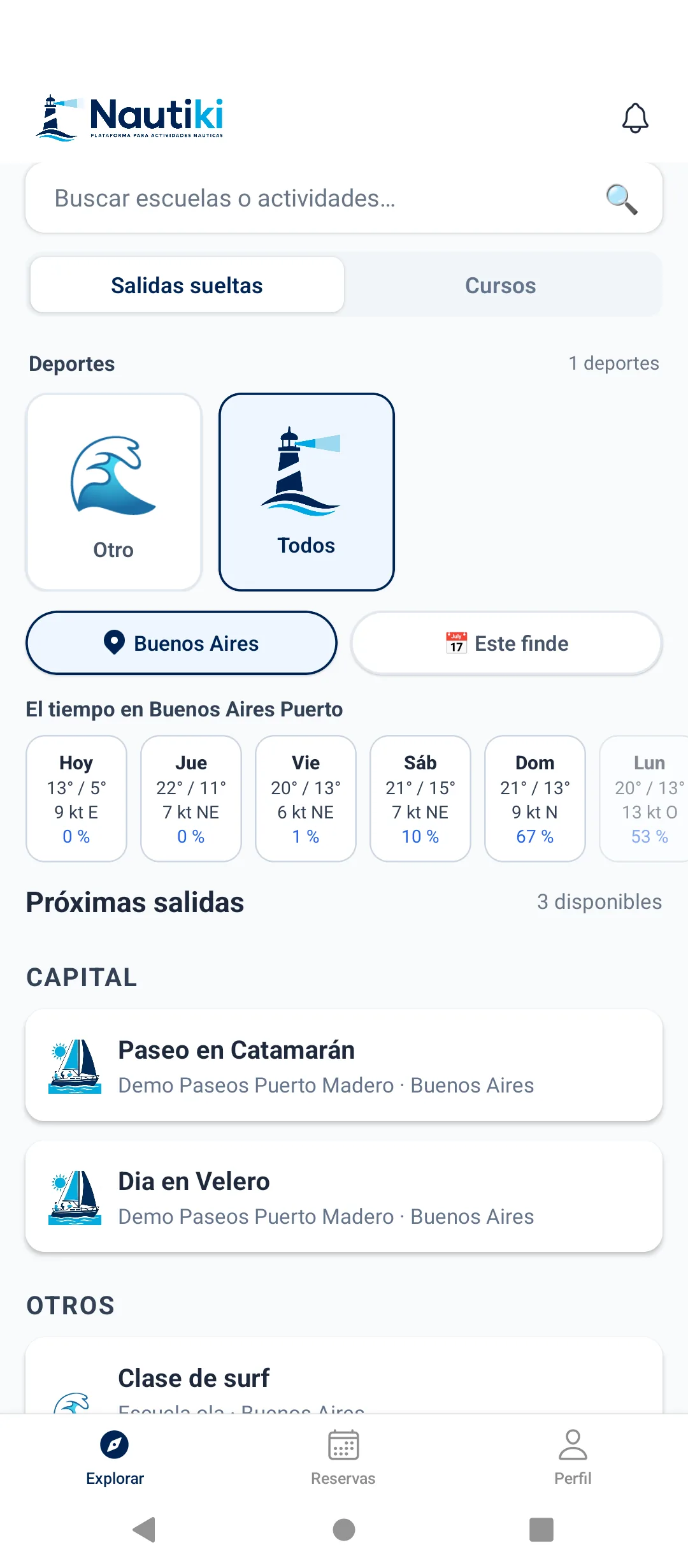 Pantalla de explorar de la app Nautiki con las próximas salidas de las escuelas